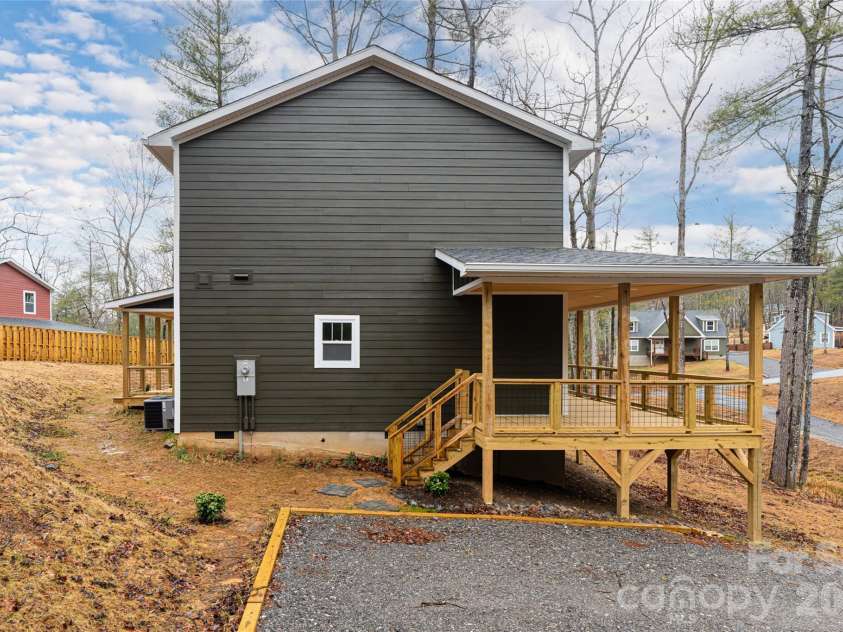 204 Cascade Ridge Road, Fairview, NC 28730.  MLS# CAR4315304, YatesRealty ID 9983. 