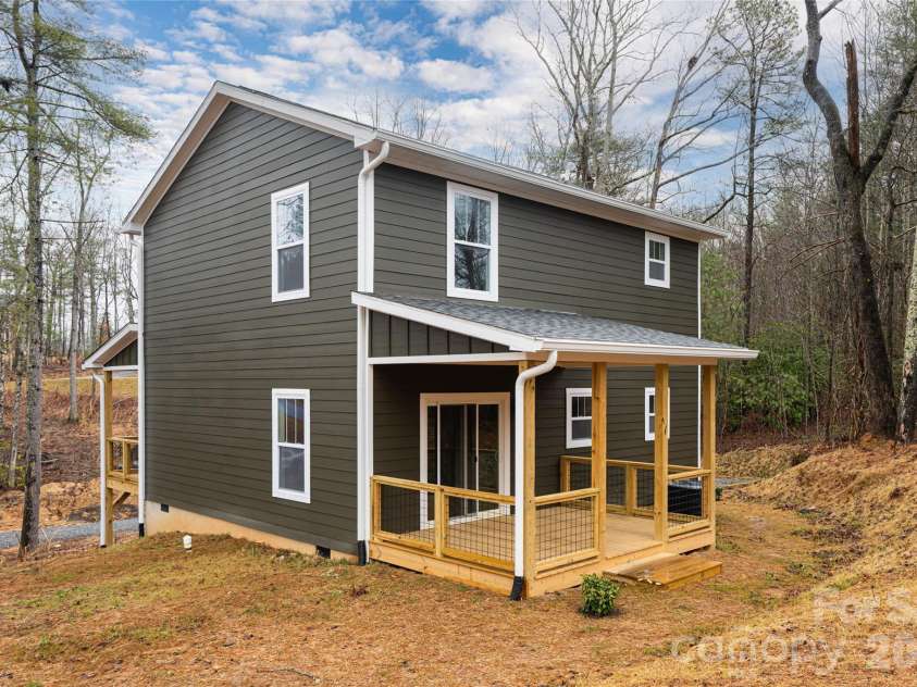 204 Cascade Ridge Road, Fairview, NC 28730.  MLS# CAR4315304, YatesRealty ID 9983. 