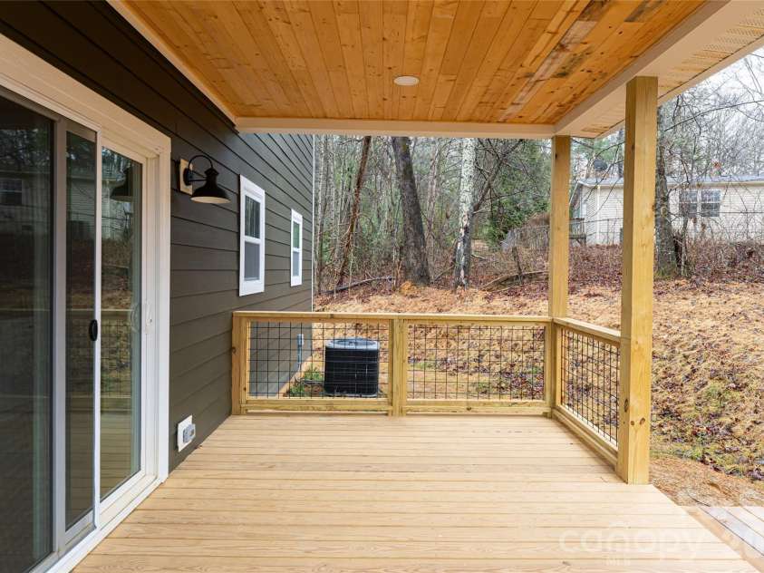 204 Cascade Ridge Road, Fairview, NC 28730.  MLS# CAR4315304, YatesRealty ID 9983. 