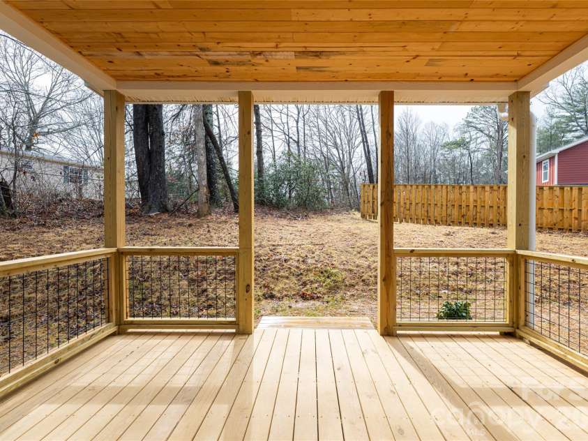 204 Cascade Ridge Road, Fairview, NC 28730.  MLS# CAR4315304, YatesRealty ID 9983. 