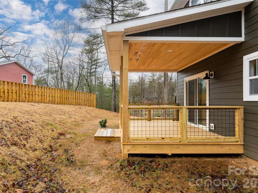 204 Cascade Ridge Road, Fairview, NC 28730.  MLS# CAR4315304, YatesRealty ID 9983. 