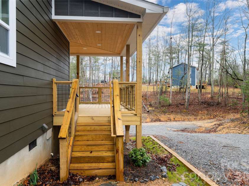 204 Cascade Ridge Road, Fairview, NC 28730.  MLS# CAR4315304, YatesRealty ID 9983. 