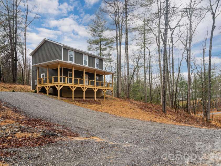 204 Cascade Ridge Road, Fairview, NC 28730.  MLS# CAR4315304, YatesRealty ID 9983. 