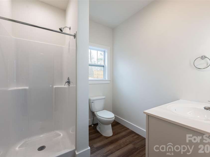 204 Cascade Ridge Road, Fairview, NC 28730.  MLS# CAR4315304, YatesRealty ID 9983. Bath on the Main Floor