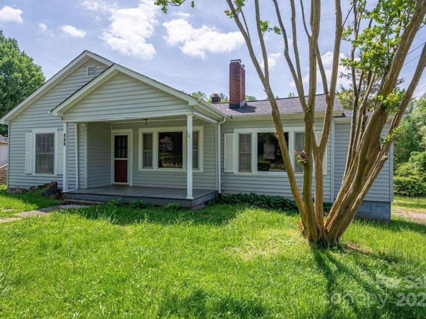 406 Arrowood Street, Lenoir, NC 28645.  MLS# CAR4252914, YatesRealty ID 9983. 