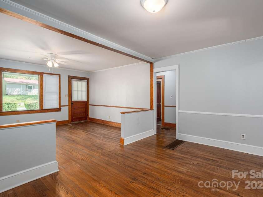 406 Arrowood Street, Lenoir, NC 28645.  MLS# CAR4252914, YatesRealty ID 9983. 