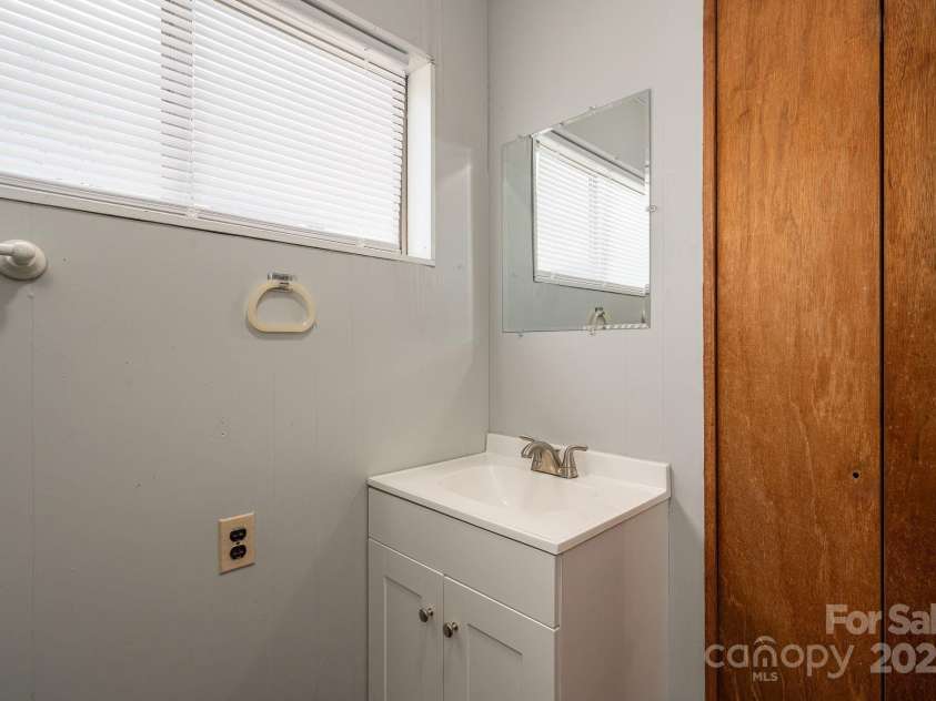 406 Arrowood Street, Lenoir, NC 28645.  MLS# CAR4252914, YatesRealty ID 9983. 