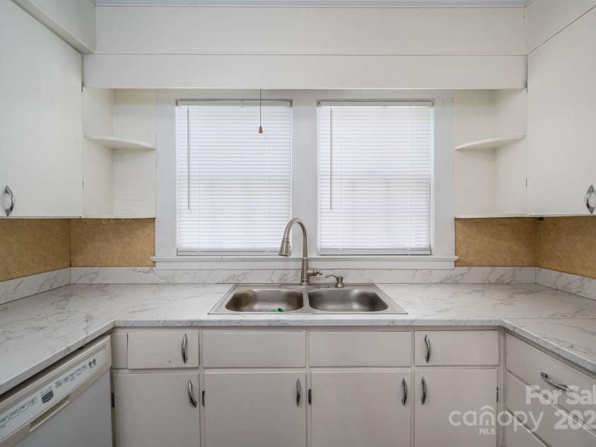 406 Arrowood Street, Lenoir, NC 28645.  MLS# CAR4252914, YatesRealty ID 9983. 