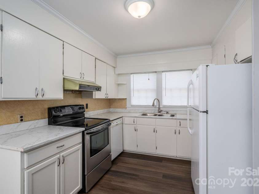 406 Arrowood Street, Lenoir, NC 28645.  MLS# CAR4252914, YatesRealty ID 9983. 