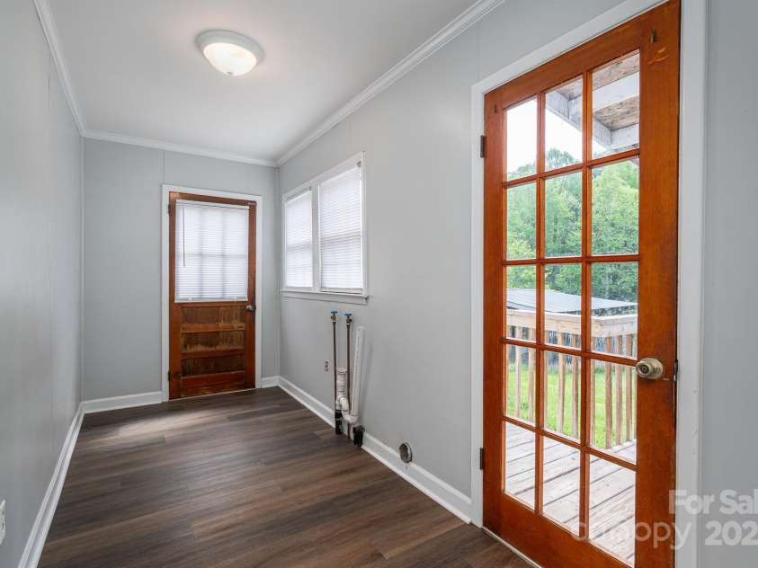 406 Arrowood Street, Lenoir, NC 28645.  MLS# CAR4252914, YatesRealty ID 9983. 