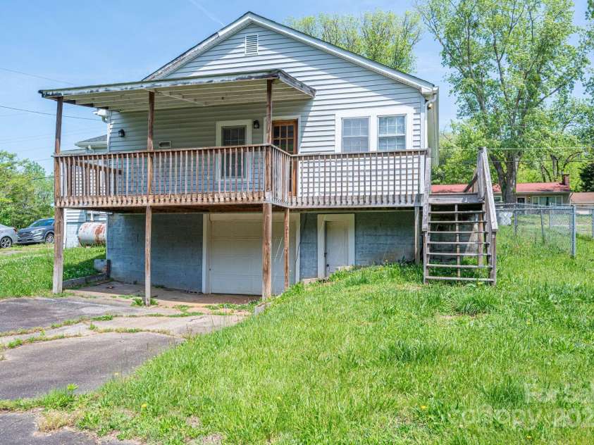 406 Arrowood Street, Lenoir, NC 28645.  MLS# CAR4252914, YatesRealty ID 9983. 