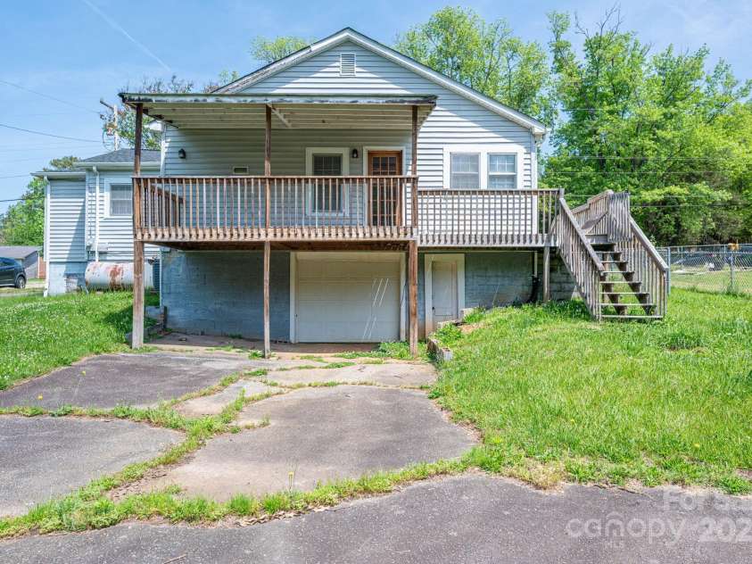 406 Arrowood Street, Lenoir, NC 28645.  MLS# CAR4252914, YatesRealty ID 9983. 