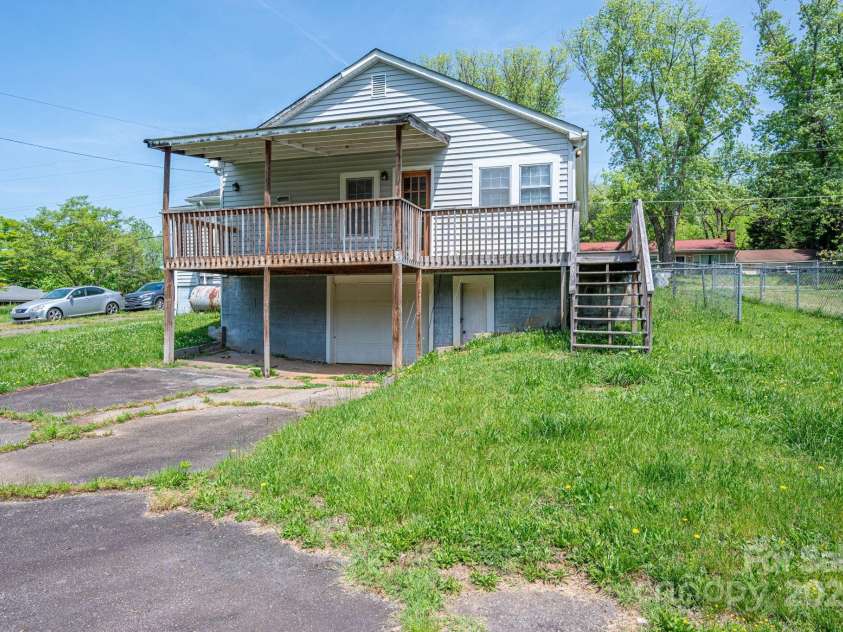 406 Arrowood Street, Lenoir, NC 28645.  MLS# CAR4252914, YatesRealty ID 9983. 