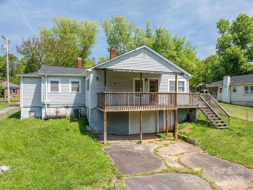 406 Arrowood Street, Lenoir, NC 28645.  MLS# CAR4252914, YatesRealty ID 9983. 