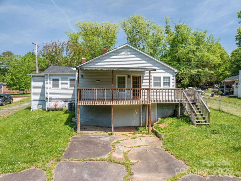 406 Arrowood Street, Lenoir, NC 28645.  MLS# CAR4252914, YatesRealty ID 9983. 