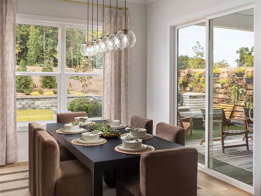4126 Eastover Glen Road, Charlotte, NC 28269.  MLS# CAR4241761, YatesRealty ID 9984. Model home, not actual home - Casual Dining