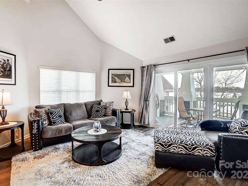 703 Southwest Drive, Davidson, NC 28036.  MLS# CAR4208692, YatesRealty ID 9985. Great room, corner unit provides additional natural light