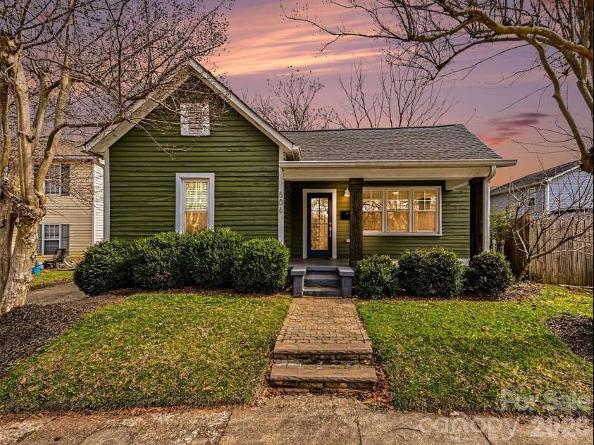 506 Campus Street, Charlotte, NC 28216.  MLS# CAR4351057, YatesRealty ID 9986. Front Exterior