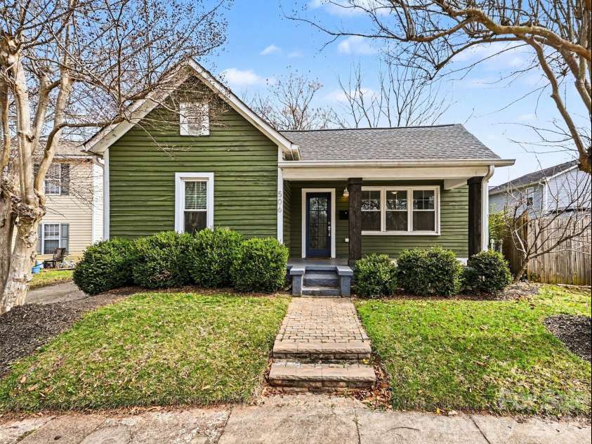506 Campus Street, Charlotte, NC 28216.  MLS# CAR4351057, YatesRealty ID 9986. Front Exterior