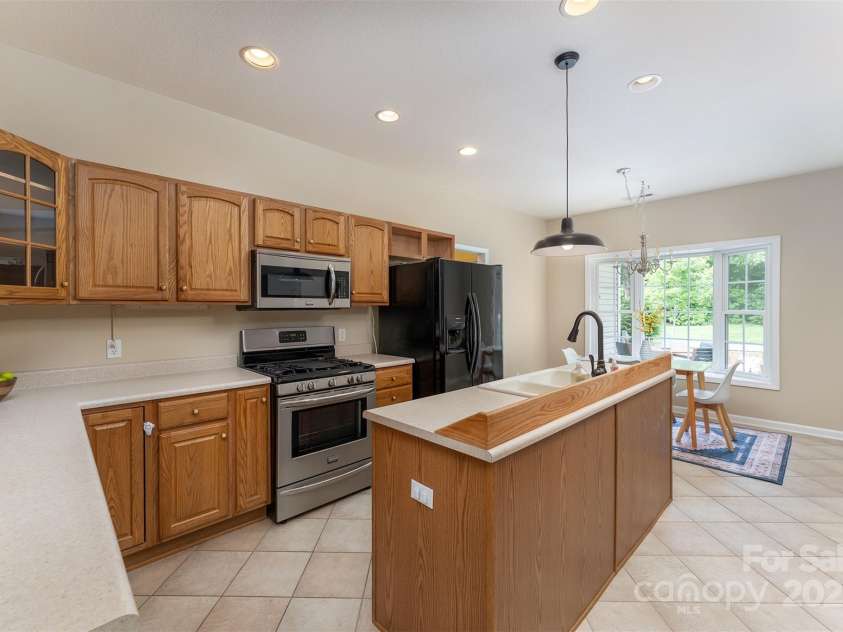 415 Kingfisher Lane, Mills River, NC 28759.  MLS# CAR4234058, YatesRealty ID 9988. 