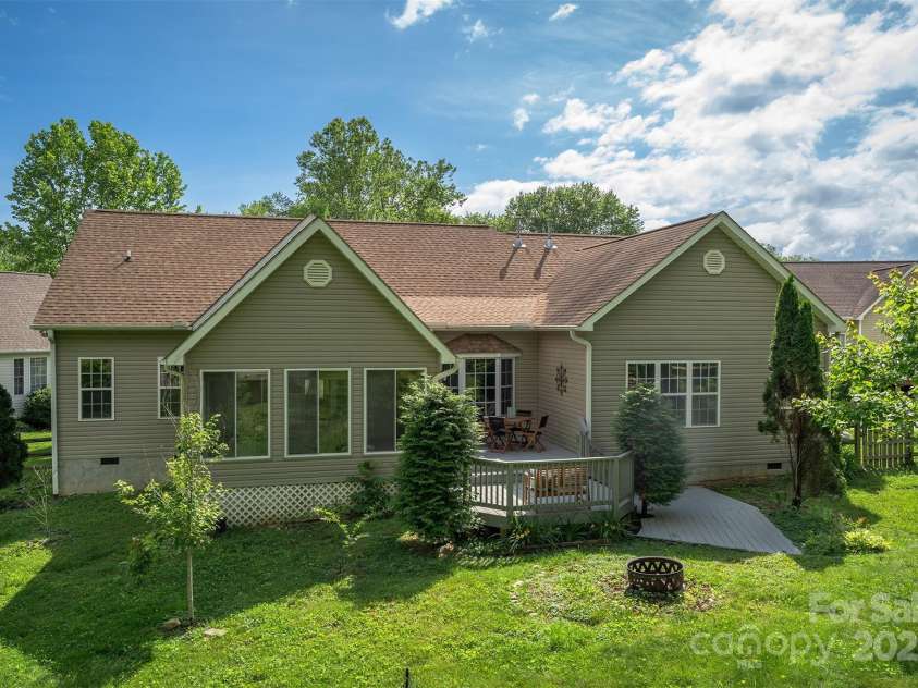 415 Kingfisher Lane, Mills River, NC 28759.  MLS# CAR4234058, YatesRealty ID 9988. 