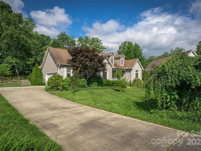 415 Kingfisher Lane, Mills River, NC 28759.  MLS# CAR4234058, YatesRealty ID 9988. 