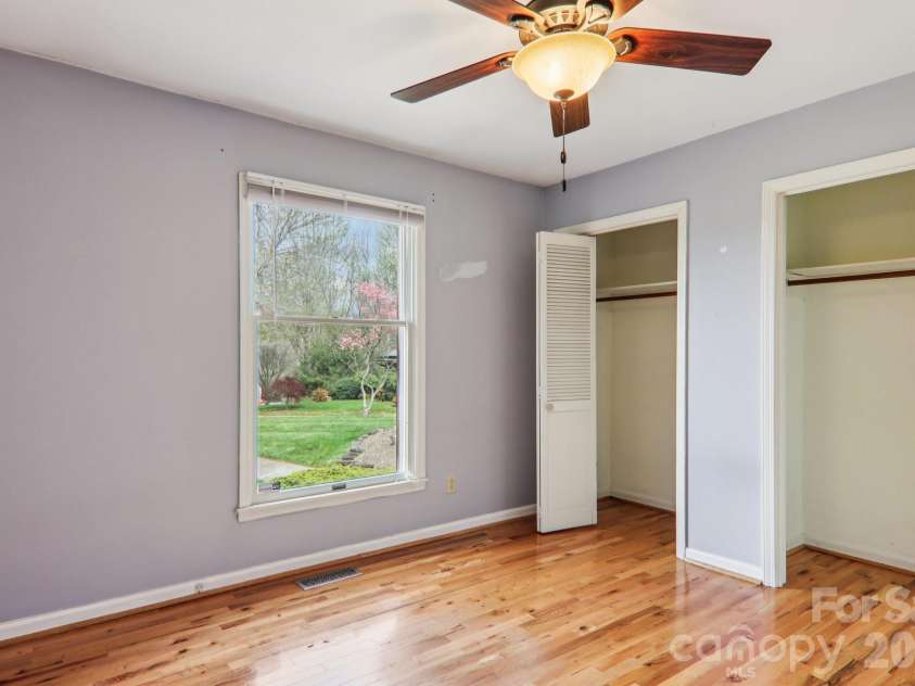 544 Bluebird Ridge, Asheville, NC 28804.  MLS# CAR4358394, YatesRealty ID 9988. 