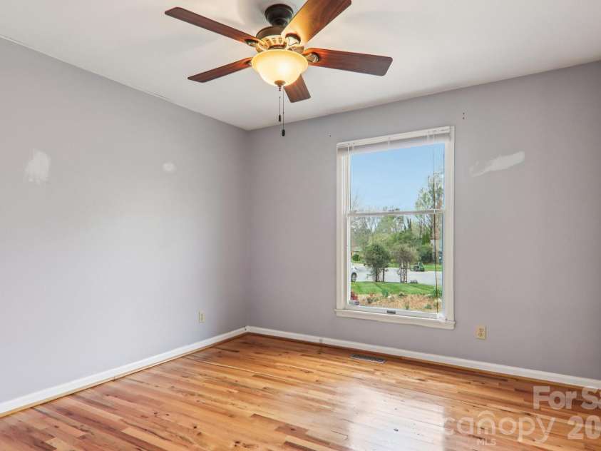 544 Bluebird Ridge, Asheville, NC 28804.  MLS# CAR4358394, YatesRealty ID 9988. 