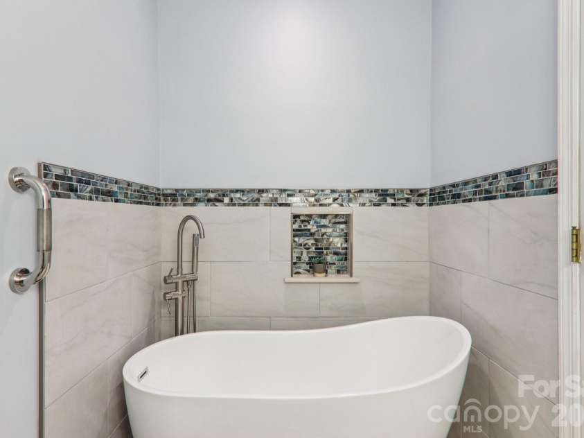 544 Bluebird Ridge, Asheville, NC 28804.  MLS# CAR4358394, YatesRealty ID 9988. 