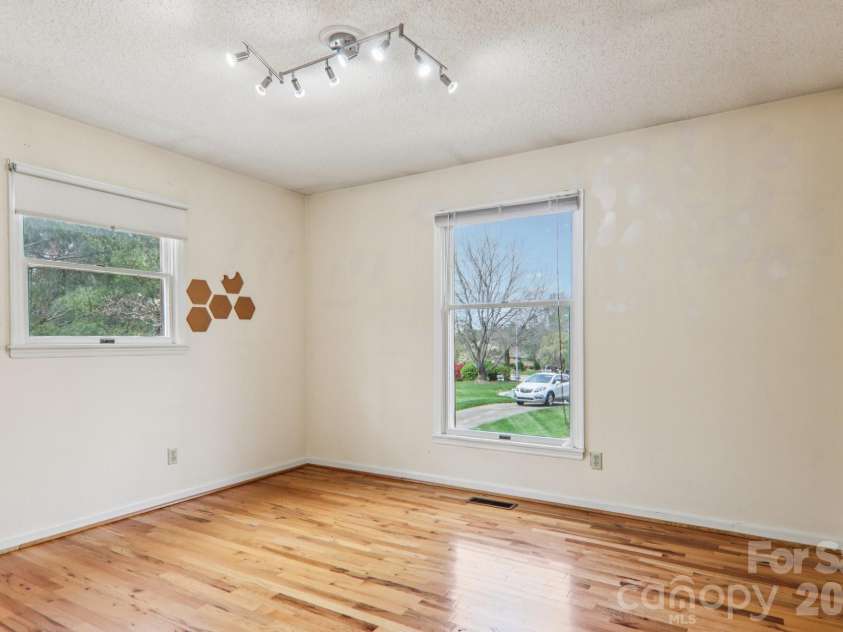544 Bluebird Ridge, Asheville, NC 28804.  MLS# CAR4358394, YatesRealty ID 9988. 