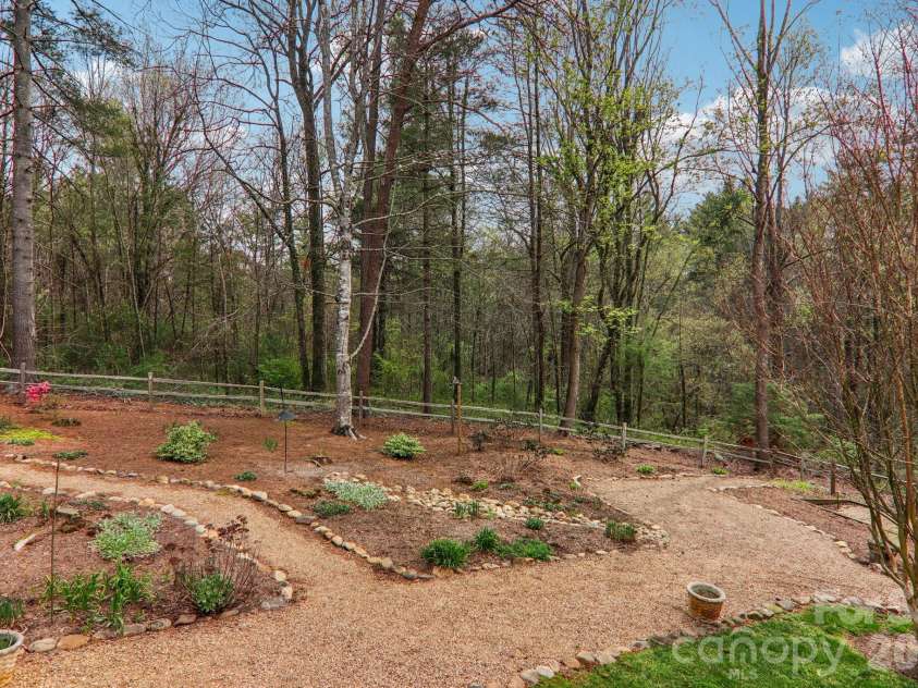 544 Bluebird Ridge, Asheville, NC 28804.  MLS# CAR4358394, YatesRealty ID 9988. 