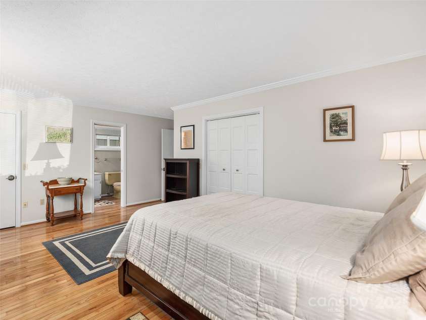 516 Davis Mountain Road, Hendersonville, NC 28739.  MLS# CAR4221083, YatesRealty ID 999. Primary bedroom