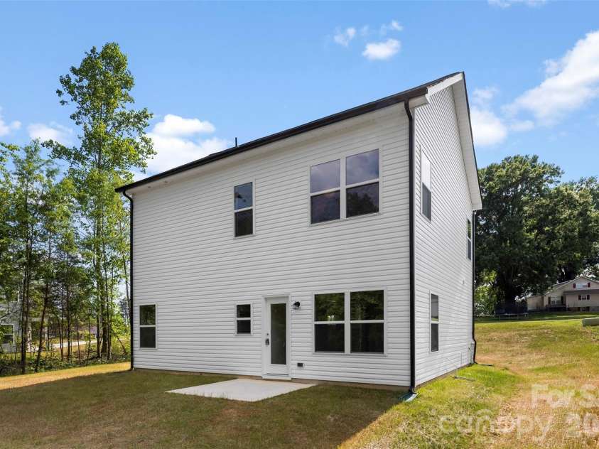 109 Titleist Drive, Statesville, NC 28677.  MLS# CAR4382087, YatesRealty ID 9990. 