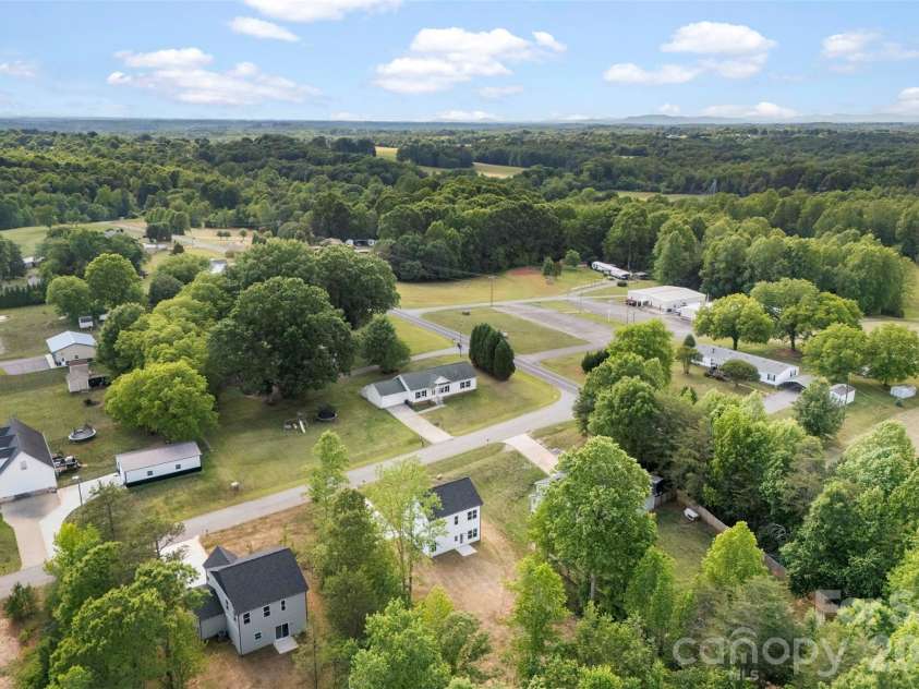 109 Titleist Drive, Statesville, NC 28677.  MLS# CAR4382087, YatesRealty ID 9990. 
