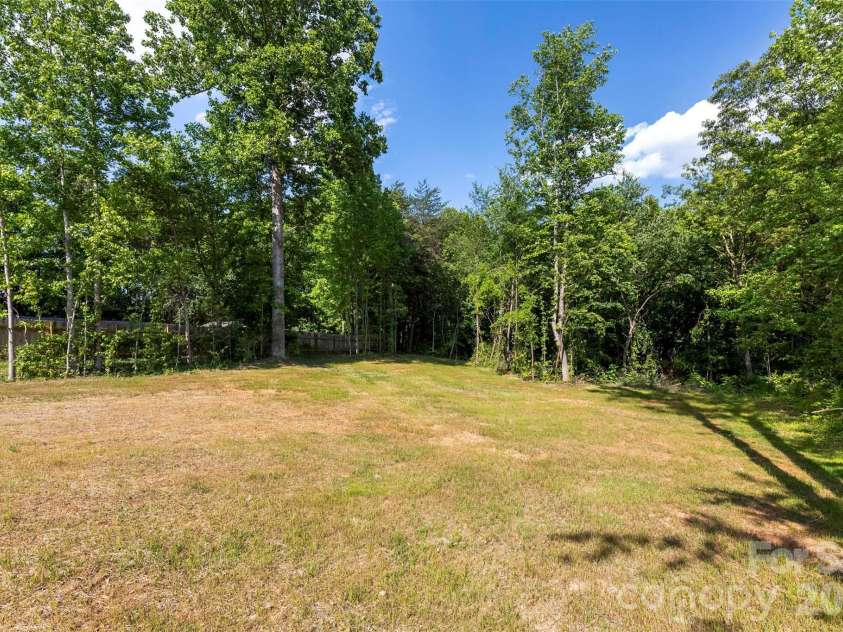 109 Titleist Drive, Statesville, NC 28677.  MLS# CAR4382087, YatesRealty ID 9990. Huge backyard