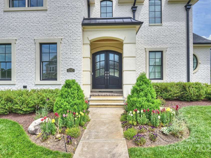 3242 Maymont Place, Charlotte, NC 28205.  MLS# CAR4250123, YatesRealty ID 9990. 