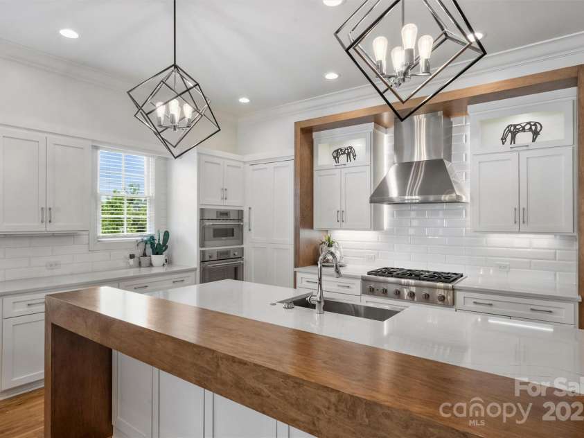 3242 Maymont Place, Charlotte, NC 28205.  MLS# CAR4250123, YatesRealty ID 9990. 