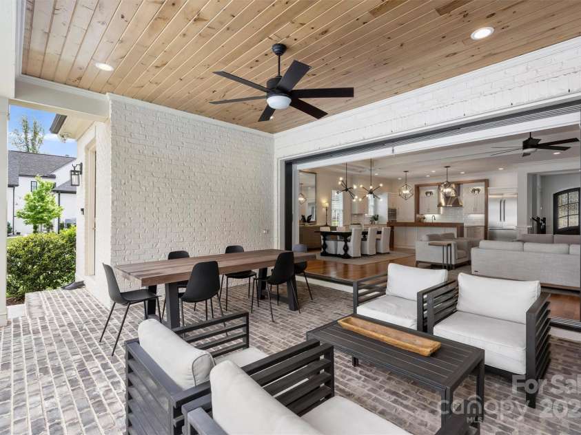 3242 Maymont Place, Charlotte, NC 28205.  MLS# CAR4250123, YatesRealty ID 9990. 