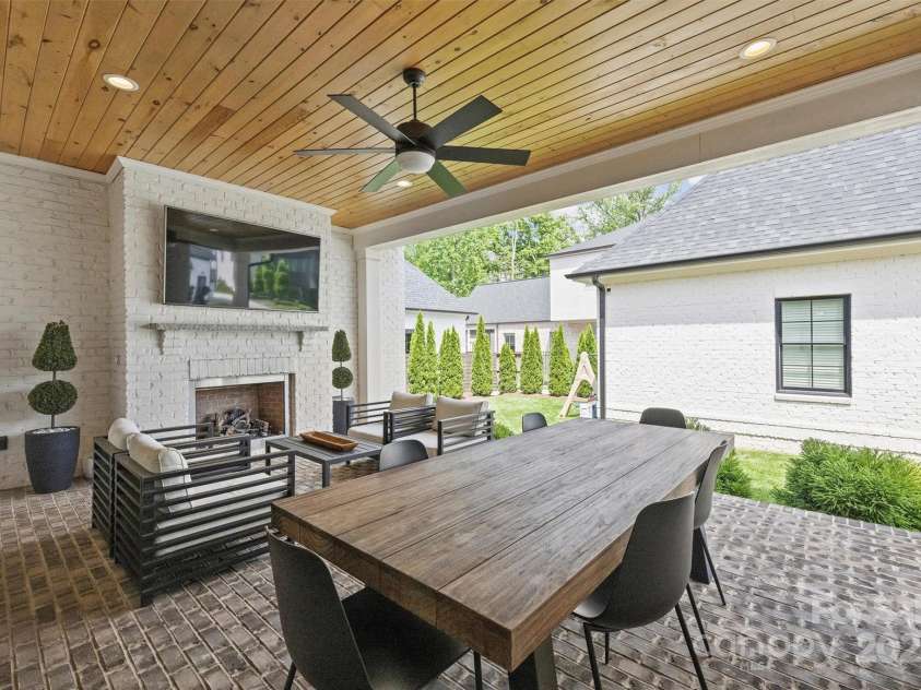 3242 Maymont Place, Charlotte, NC 28205.  MLS# CAR4250123, YatesRealty ID 9990. 