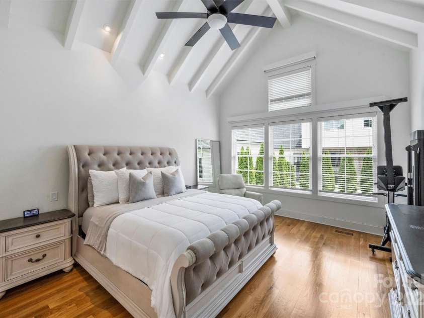 3242 Maymont Place, Charlotte, NC 28205.  MLS# CAR4250123, YatesRealty ID 9990. 