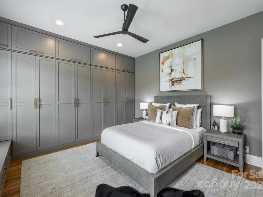 3242 Maymont Place, Charlotte, NC 28205.  MLS# CAR4250123, YatesRealty ID 9990. 