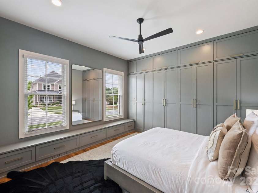 3242 Maymont Place, Charlotte, NC 28205.  MLS# CAR4250123, YatesRealty ID 9990. 