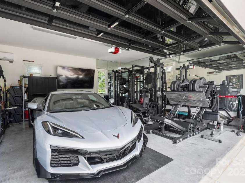 3242 Maymont Place, Charlotte, NC 28205.  MLS# CAR4250123, YatesRealty ID 9990. 