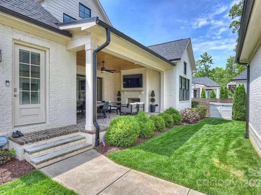 3242 Maymont Place, Charlotte, NC 28205.  MLS# CAR4250123, YatesRealty ID 9990. 