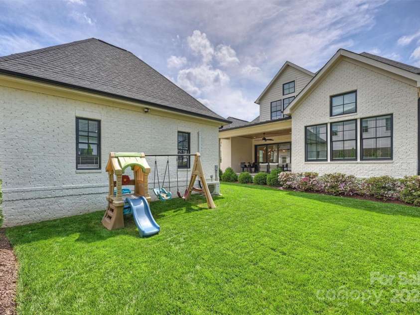 3242 Maymont Place, Charlotte, NC 28205.  MLS# CAR4250123, YatesRealty ID 9990. 