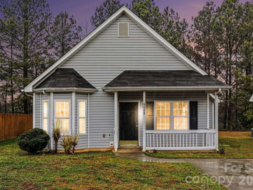6648 Hampton Way Drive, Charlotte, NC 28213.  MLS# CAR4351009, YatesRealty ID 9991. 