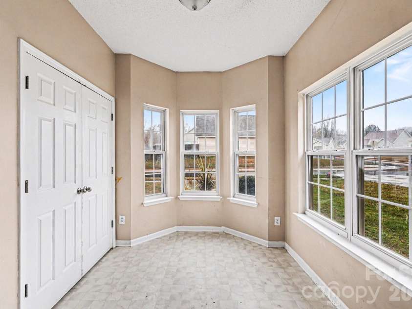 6648 Hampton Way Drive, Charlotte, NC 28213.  MLS# CAR4351009, YatesRealty ID 9991. 