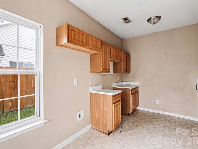 6648 Hampton Way Drive, Charlotte, NC 28213.  MLS# CAR4351009, YatesRealty ID 9991. 