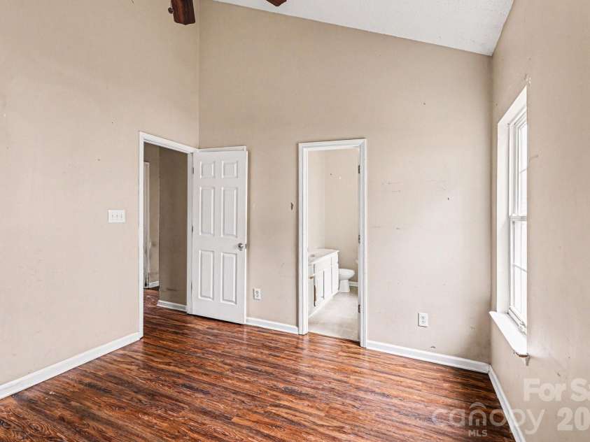 6648 Hampton Way Drive, Charlotte, NC 28213.  MLS# CAR4351009, YatesRealty ID 9991. 