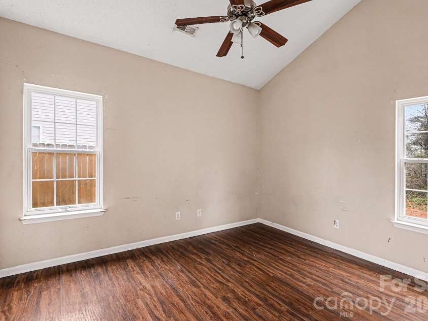 6648 Hampton Way Drive, Charlotte, NC 28213.  MLS# CAR4351009, YatesRealty ID 9991. 